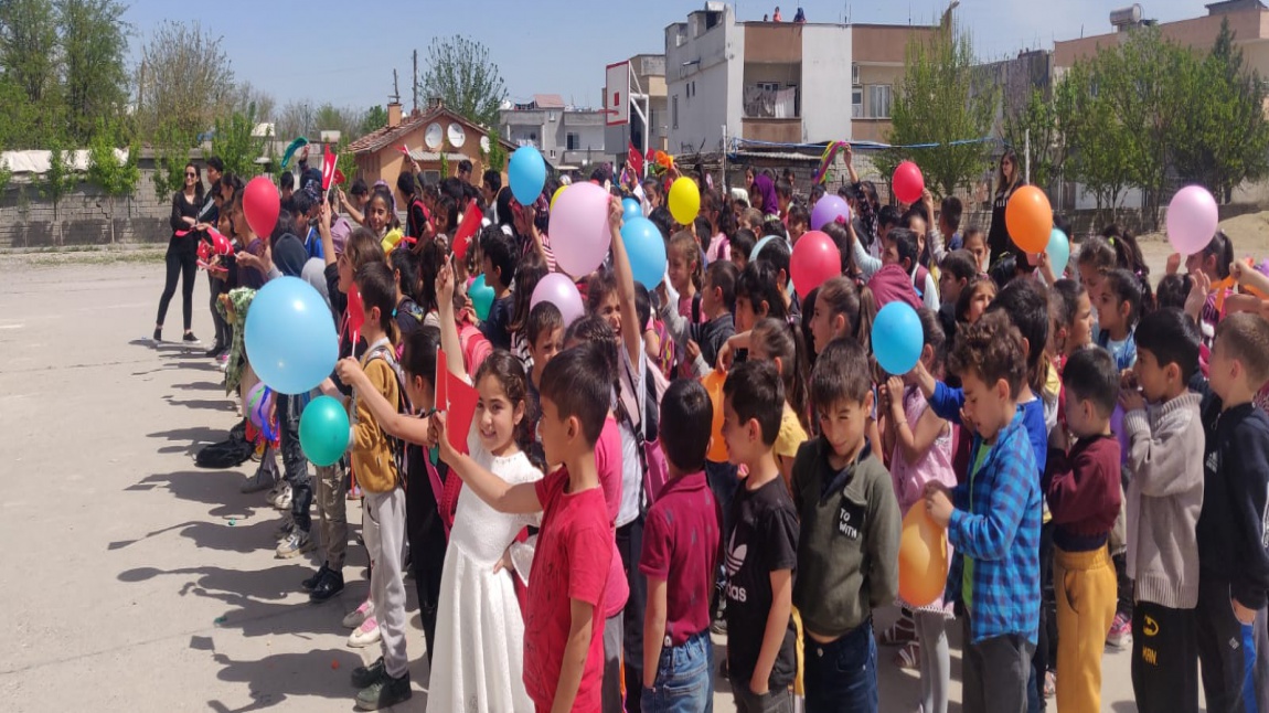 Okulumuz öğrencileri ve personelimizce  23 Nisan Ulusal Egemenlik ve Çocuk Bayramı  düzenlenen kutlama programı ve etkinlikler ile coşkuyla kutlandı.